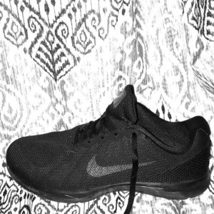 Size 9 Nike cross trainers